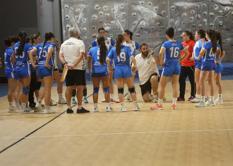 Sénior Femenino, en un tiempo muerto