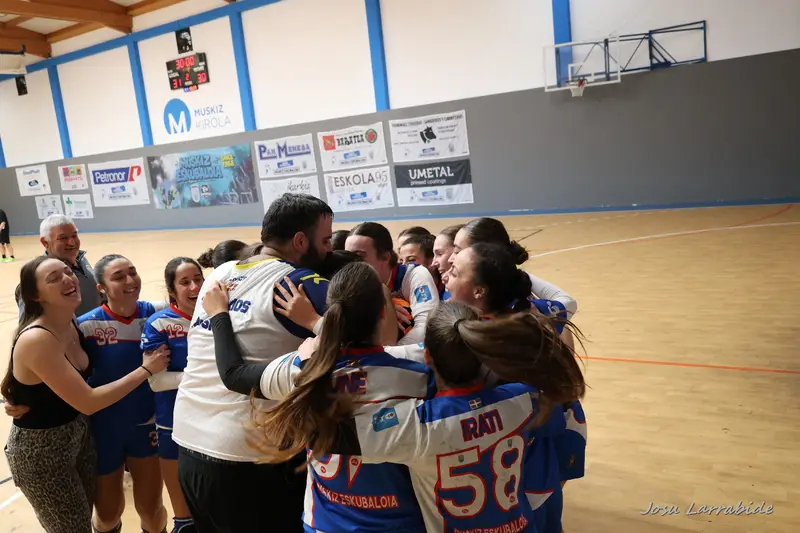 Sénior Femenino, en un tiempo muerto