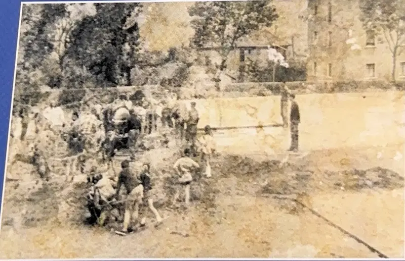 Las obras de la pista de Cantarrana, en la primavera de 1968.