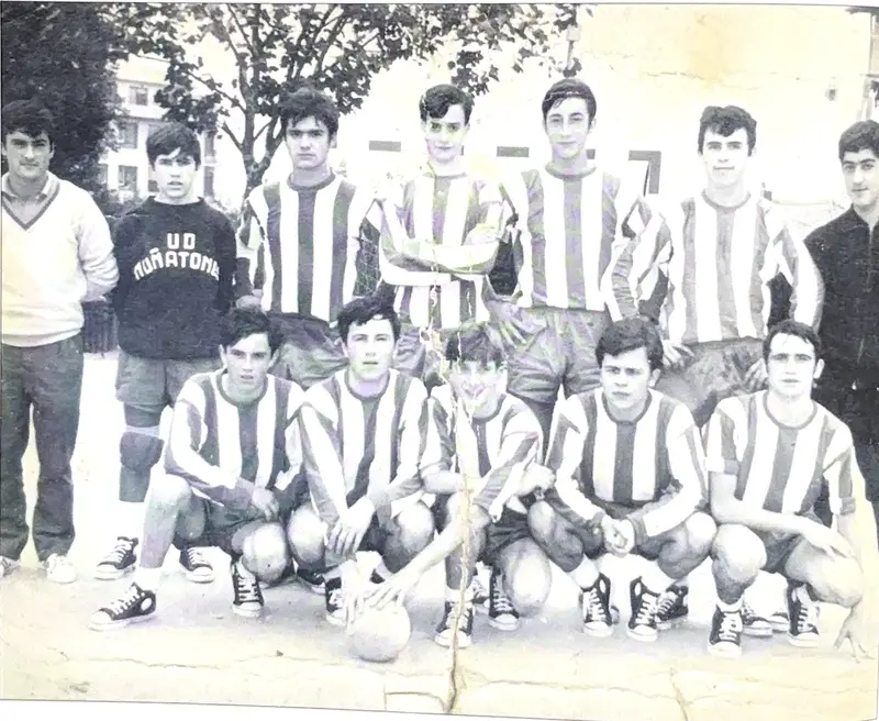Primer equipo juvenil de la U.D. Muñatones, 1969-70.