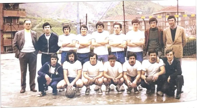 El sénior masculino, campeón del Trofeo Federación en Ortuella (1982-83).