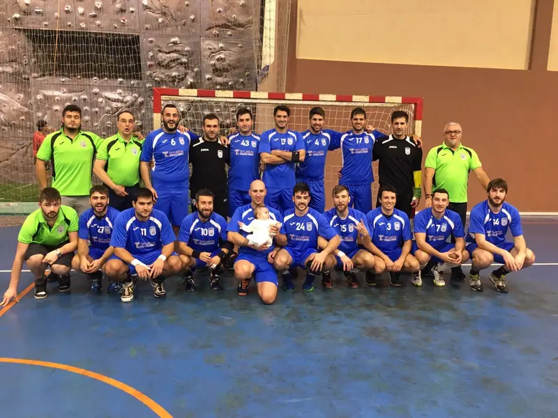 El sénior masculino, la temporada del primer ascenso a Liga Vasca (2015-16).