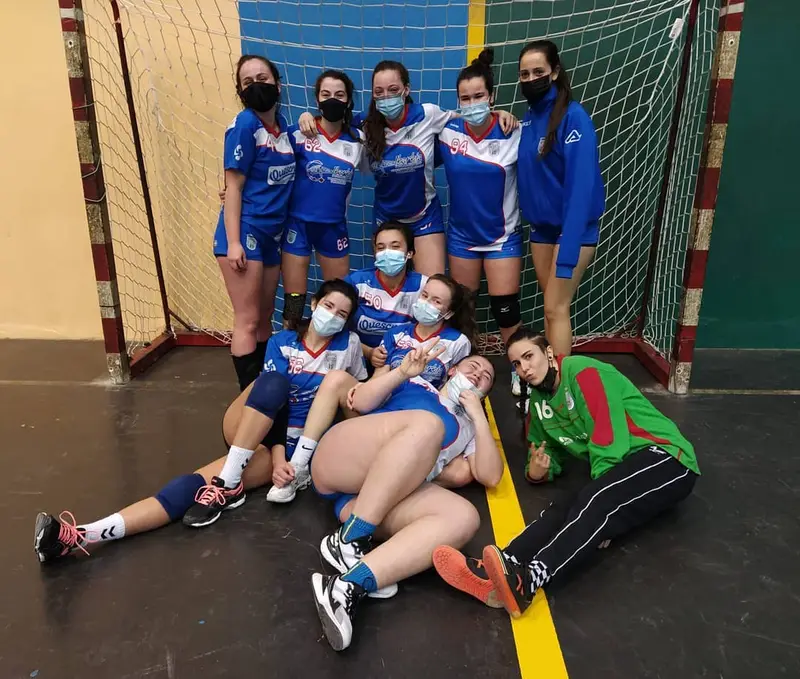 El sénior femenino de 2020-21, tras ganar en Urduliz (6-3-2021).