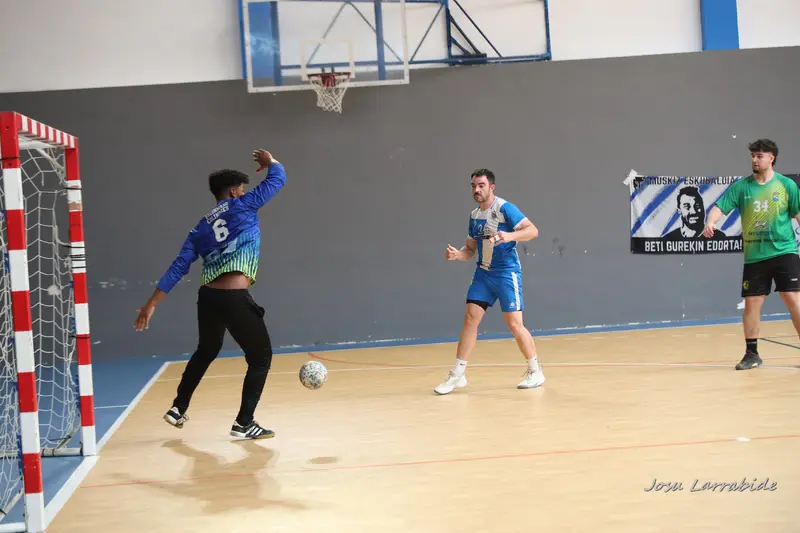 Sénior Euskadi contra Colindres · 32–30
