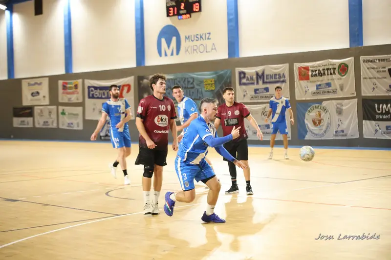 Sénior Euskadi contra Erromoko Eskubaloia-CB Romo · 32–19