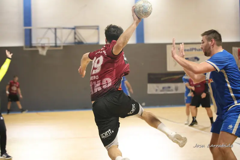 Sénior Euskadi contra Erromoko Eskubaloia-CB Romo · 32–19