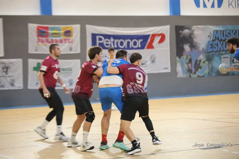 Sénior Euskadi contra Erromoko Eskubaloia-CB Romo · 32–19