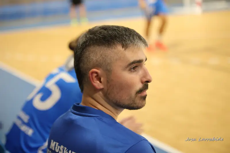 Sénior Euskadi contra Erromoko Eskubaloia-CB Romo · 32–19