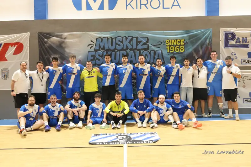 Sénior Euskadi contra Erromoko Eskubaloia-CB Romo · 32–19