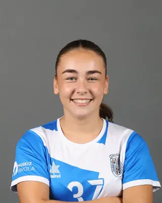 Carlota Palomero, number 37